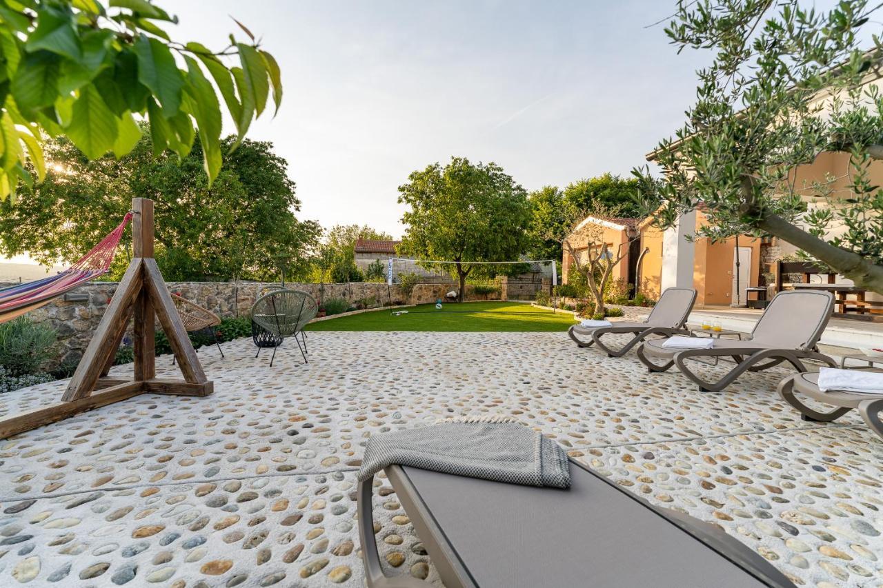 Anić Holiday Home - Villa Thorak מראה חיצוני תמונה