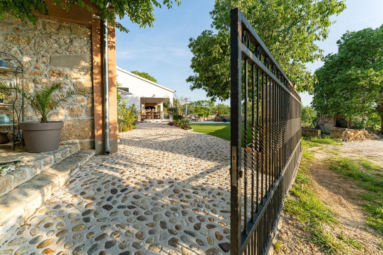 Anić Holiday Home - Villa Thorak מראה חיצוני תמונה