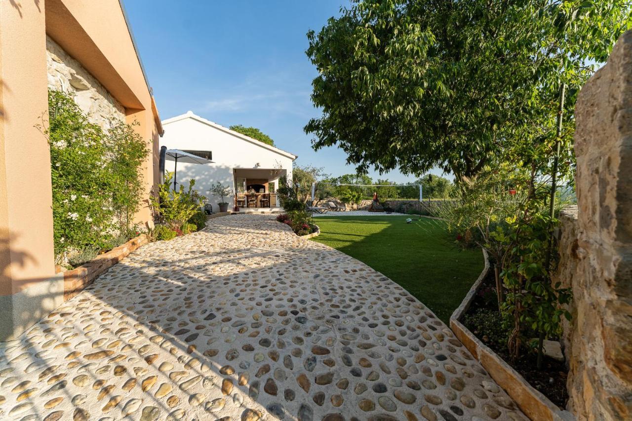 Anić Holiday Home - Villa Thorak מראה חיצוני תמונה