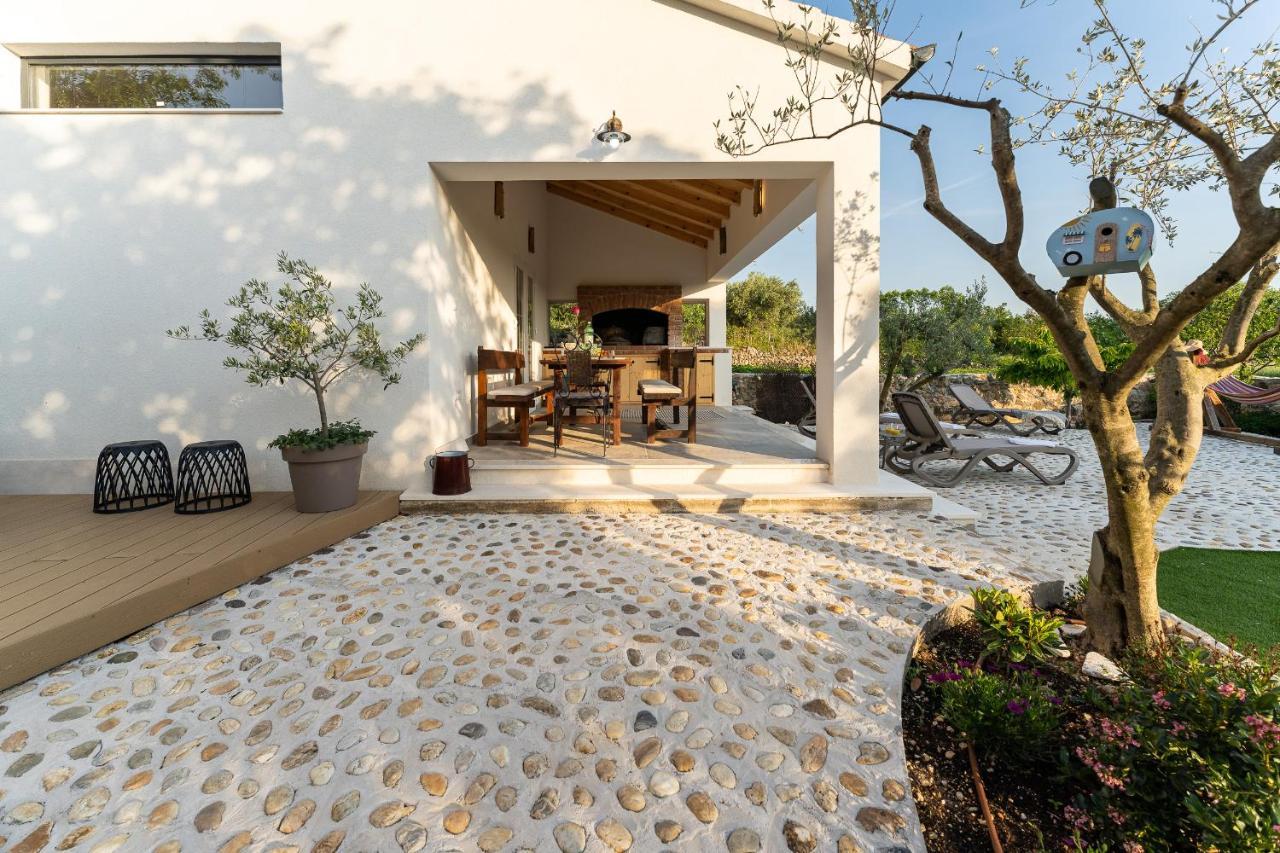 Anić Holiday Home - Villa Thorak מראה חיצוני תמונה