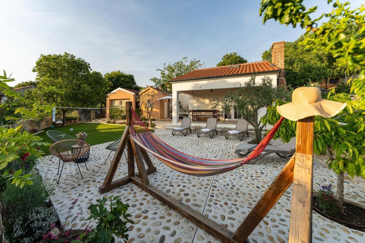 Anić Holiday Home - Villa Thorak מראה חיצוני תמונה