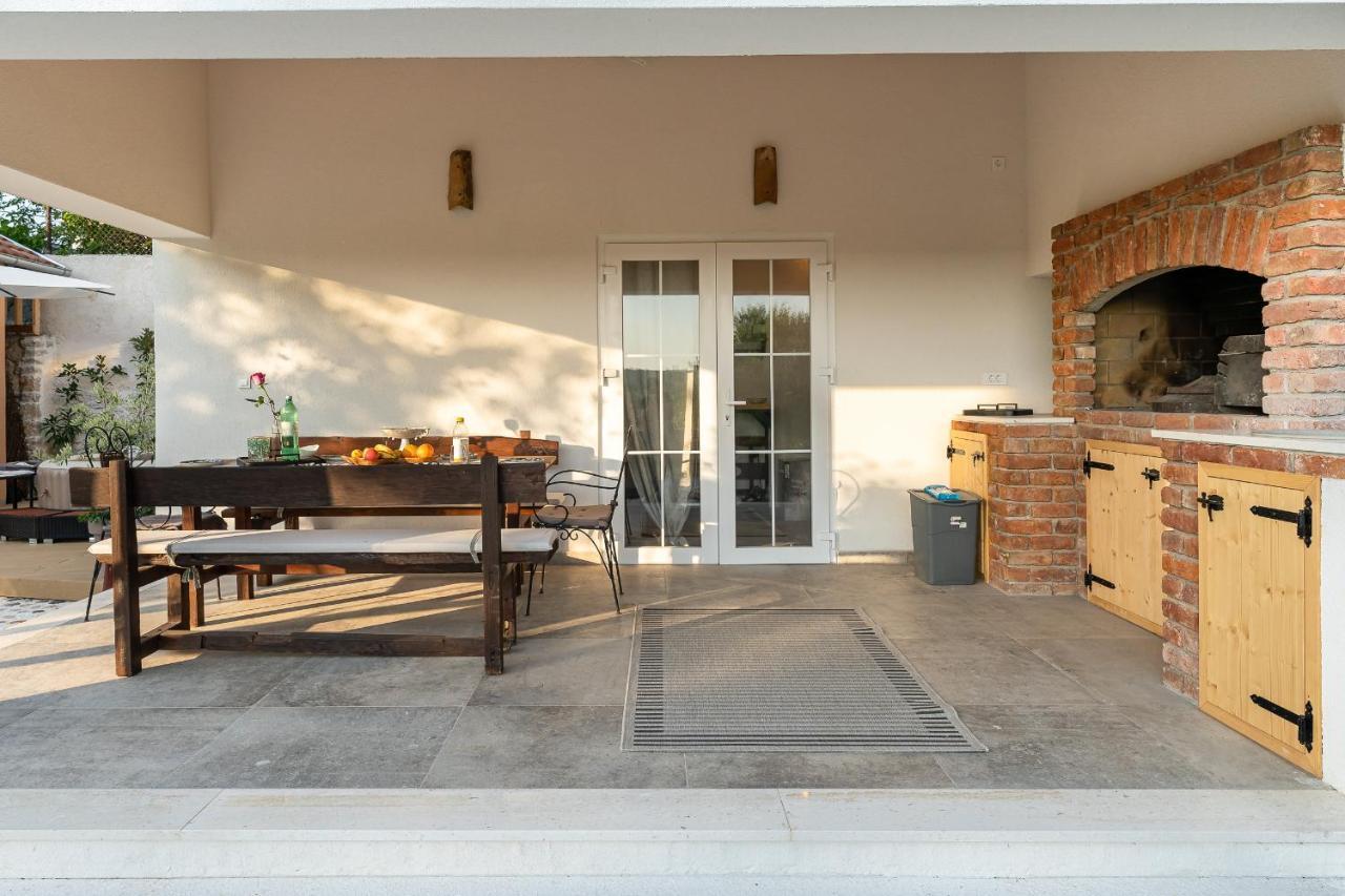 Anić Holiday Home - Villa Thorak מראה חיצוני תמונה