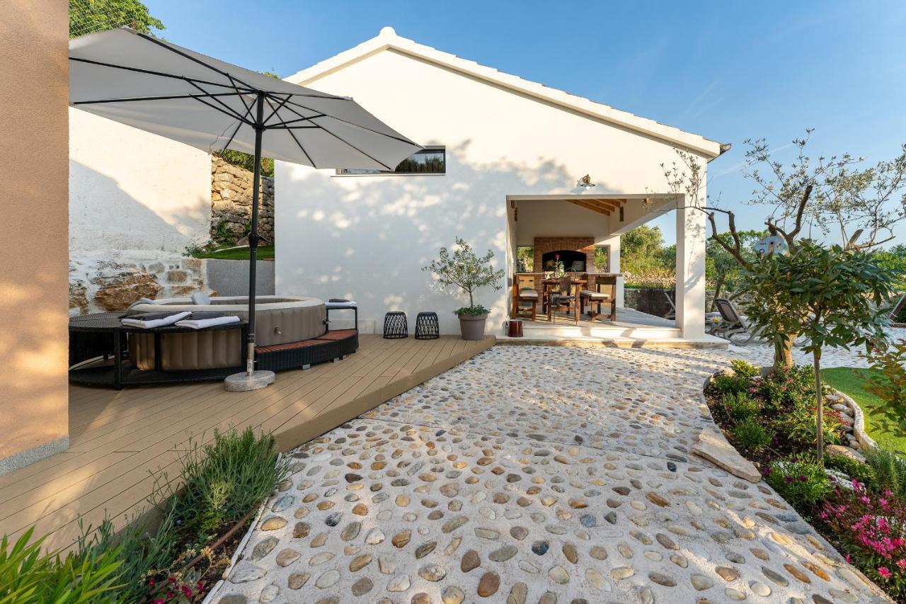 Anić Holiday Home - Villa Thorak מראה חיצוני תמונה