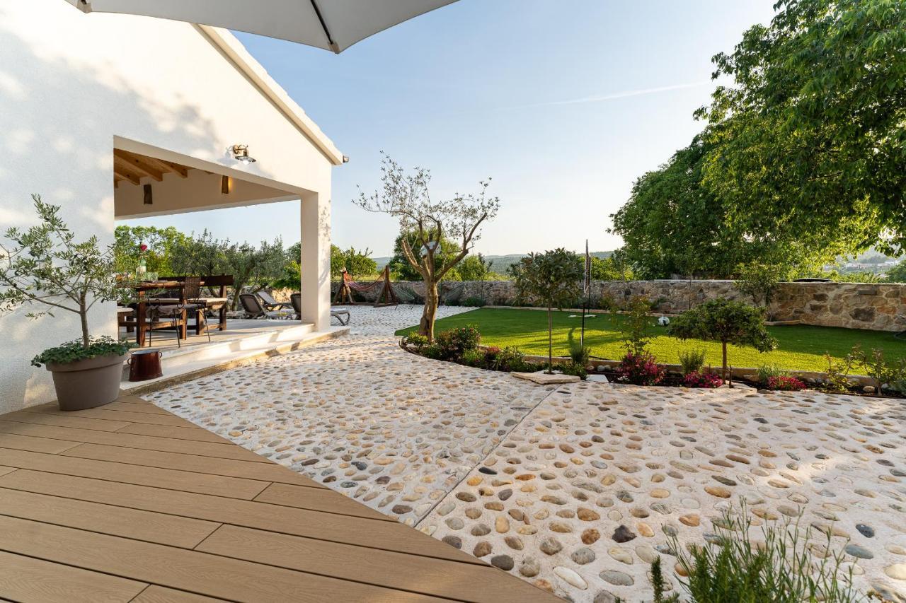 Anić Holiday Home - Villa Thorak מראה חיצוני תמונה