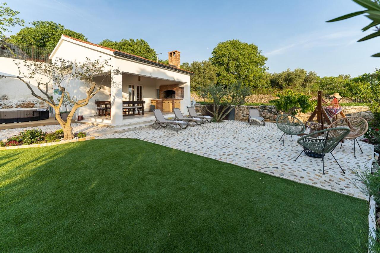 Anić Holiday Home - Villa Thorak מראה חיצוני תמונה