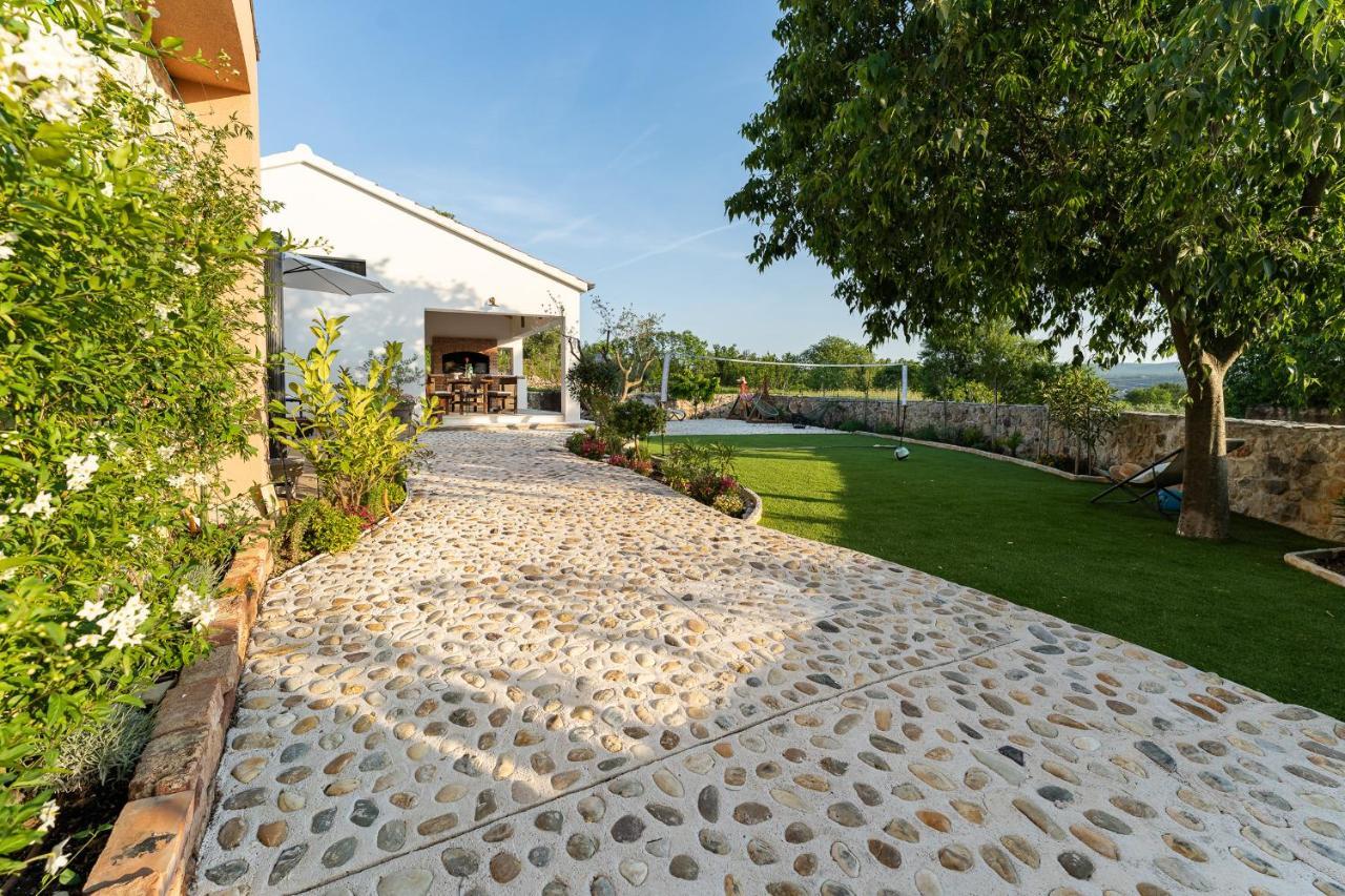 Anić Holiday Home - Villa Thorak מראה חיצוני תמונה