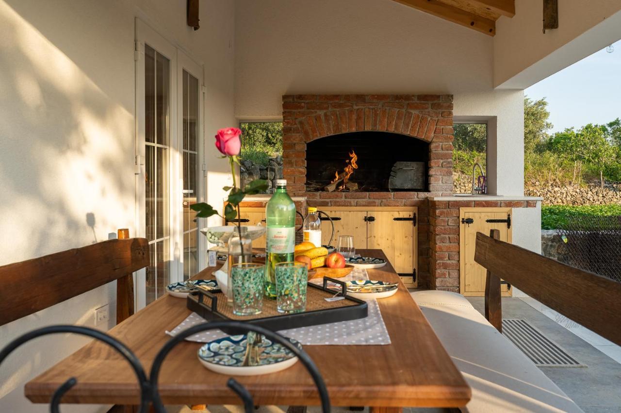 Anić Holiday Home - Villa Thorak מראה חיצוני תמונה